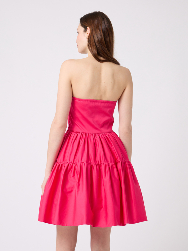 Robe courte à bretelle amovibles
