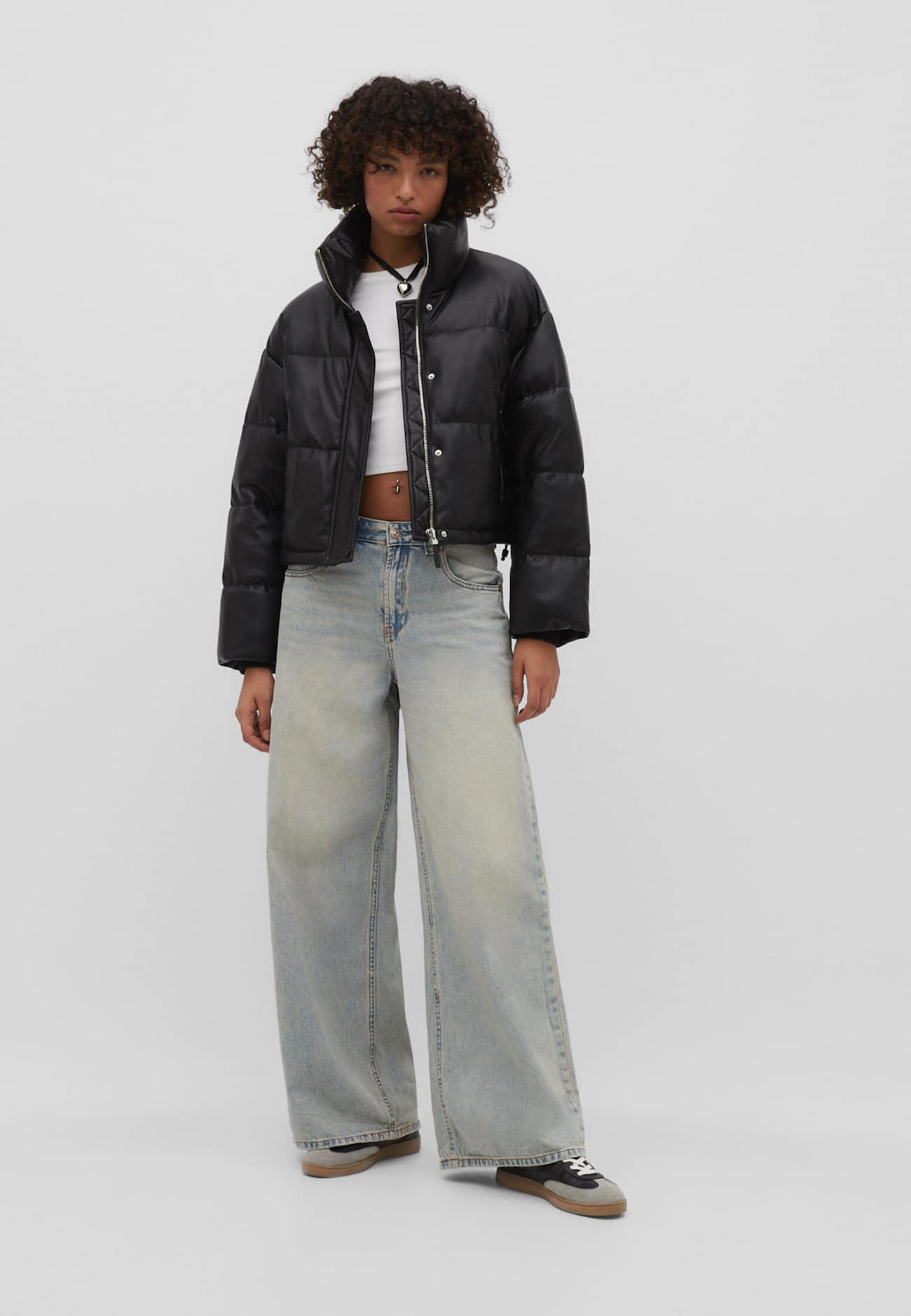 Jaqueta puffer com efeito de couro