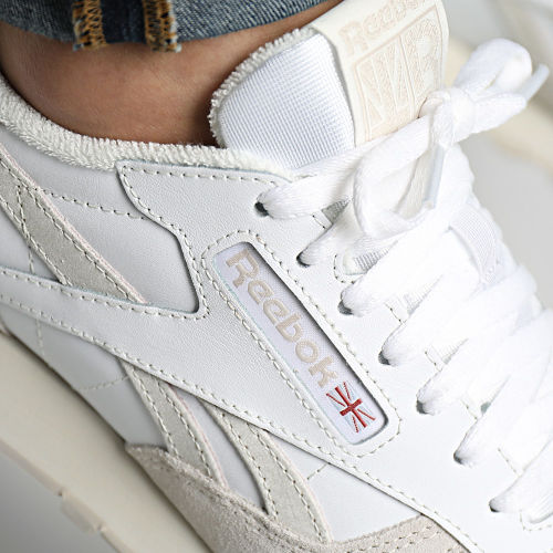 Baskets Classic Leather 100032772 Footwear White Chalk Stucco