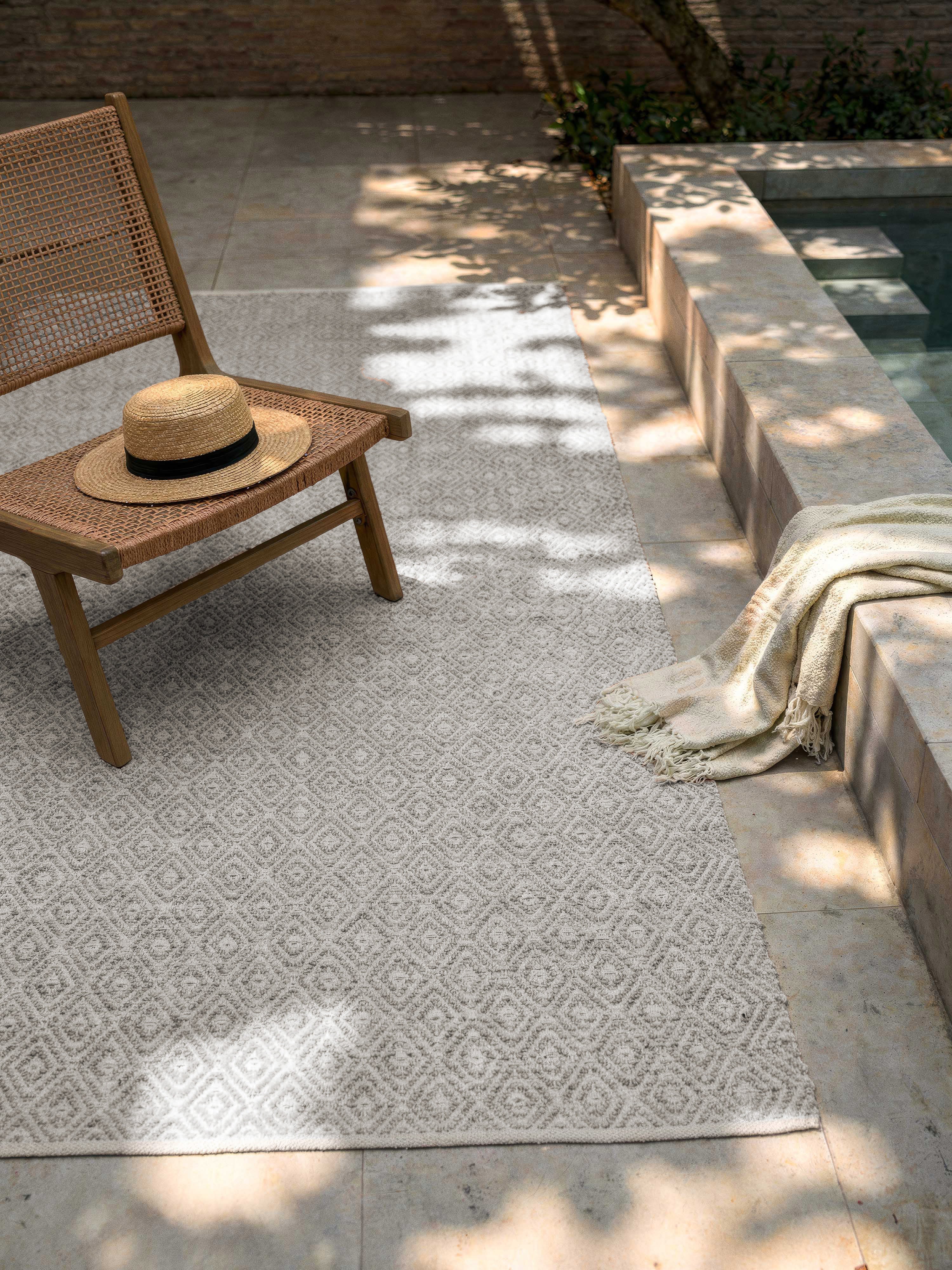 Handgeweven in- & outdoor vloerkleed Rika met vintage ruitjesmotief