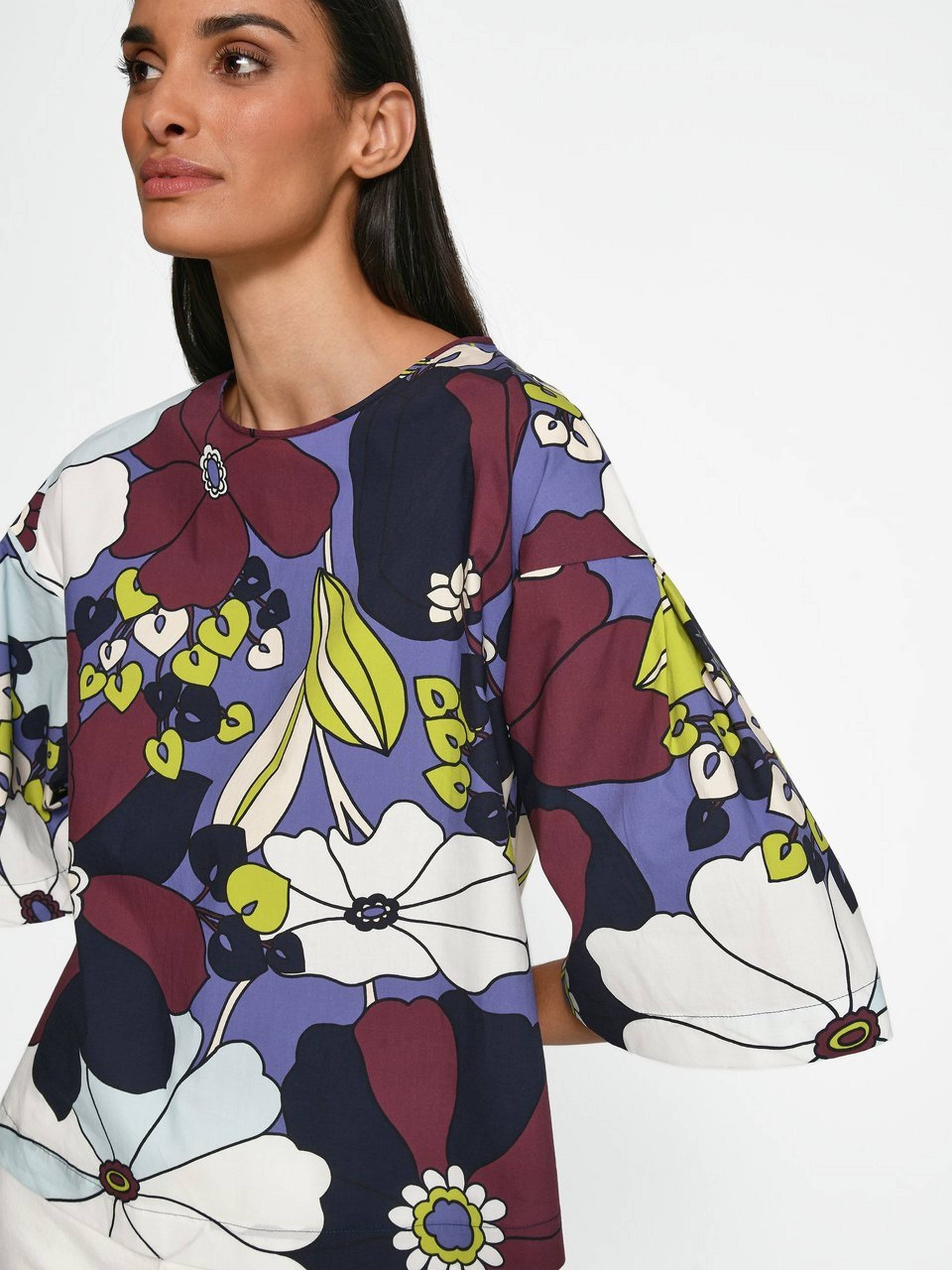Bluse mit überschnittener Schulter