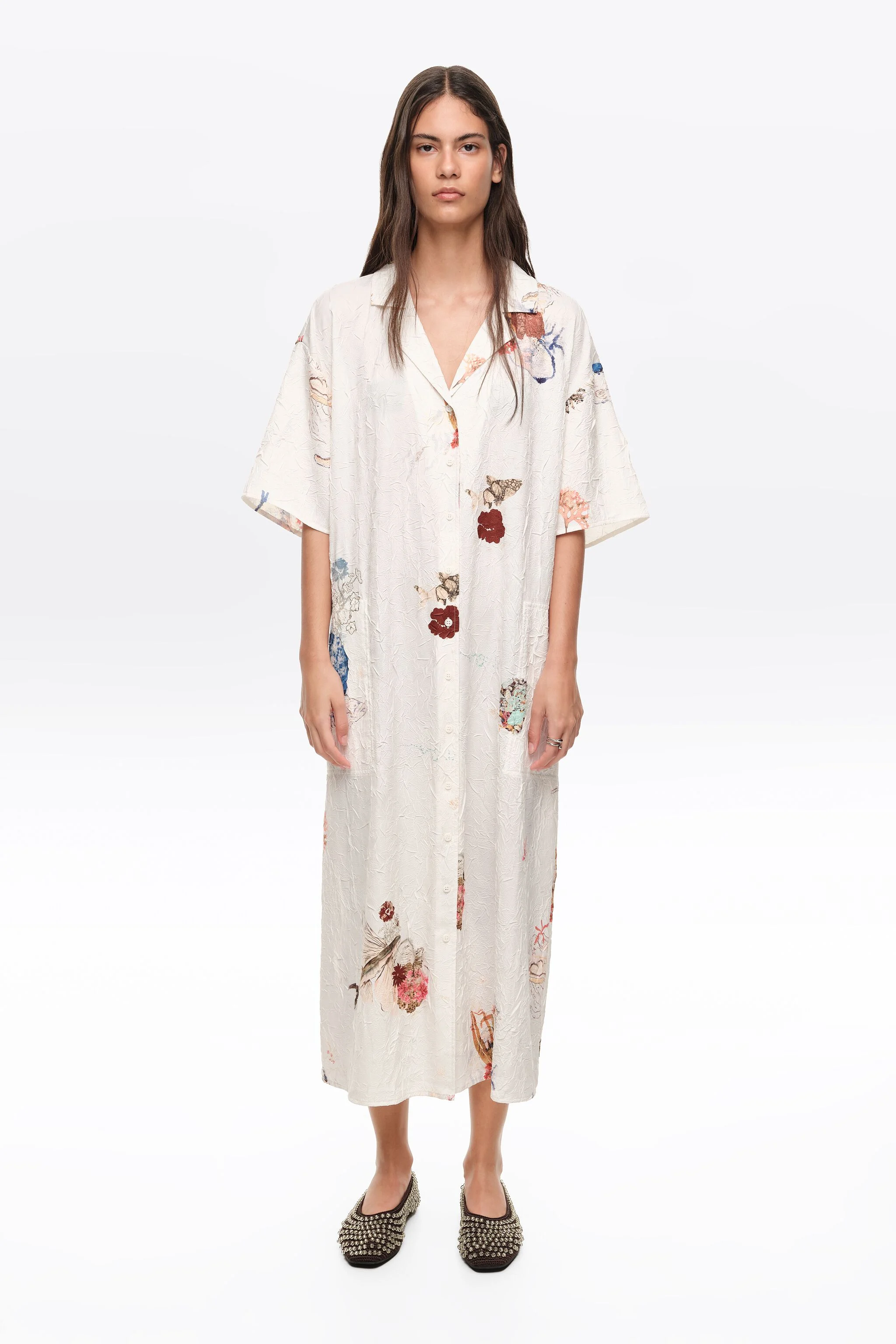 Vestido camiseiro em tecido amassado cor off-white Seabed