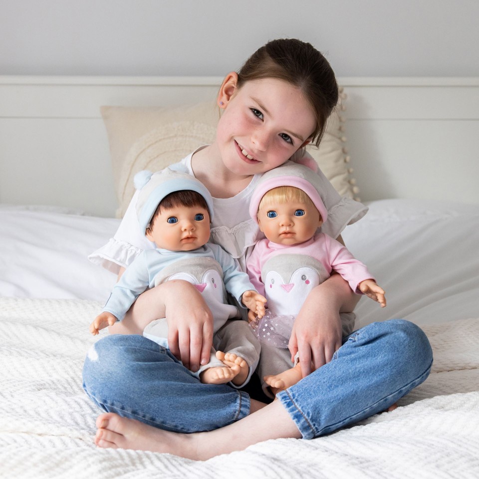 Tiny Treasures - Babytvillingedukker i pingvin outfit