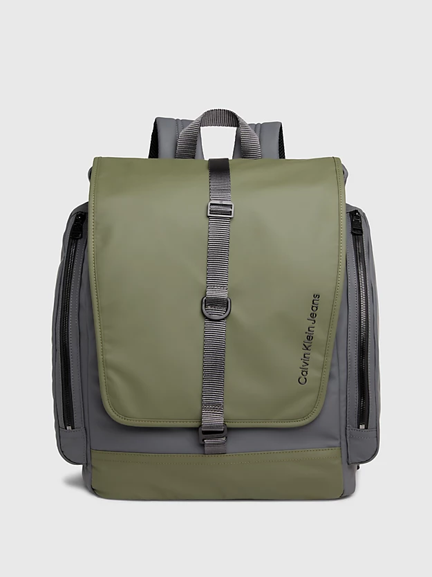 Mochila com aba