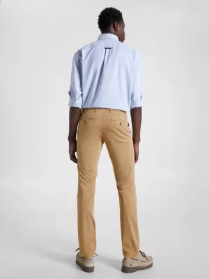 Calças chino slim fit tingidas em peça da Bleecker