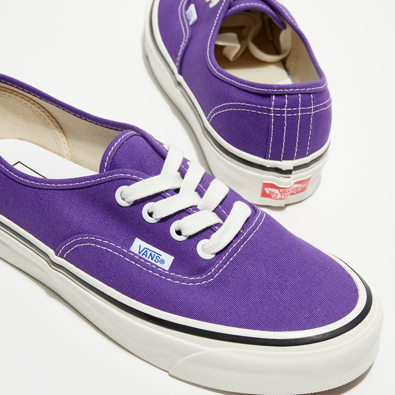Vans Baskets Authentic 44 DX violettes