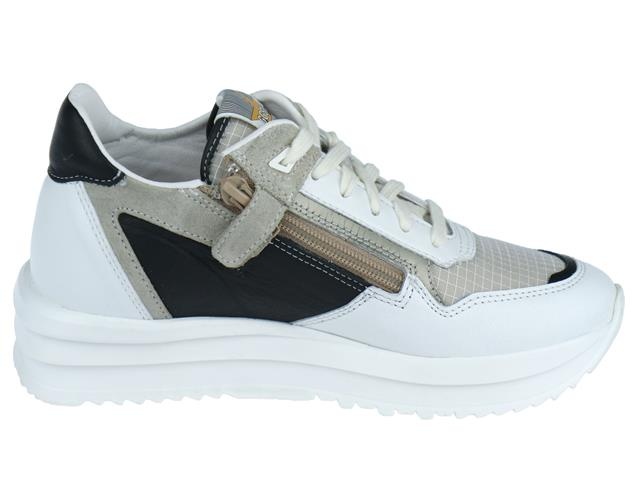 Giga Sneaker