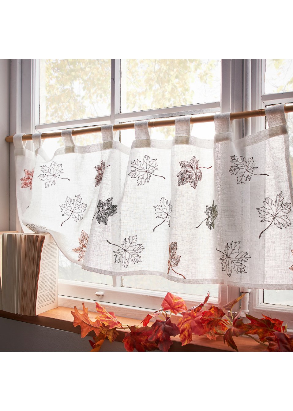 Brise-bise à feuilles brodées