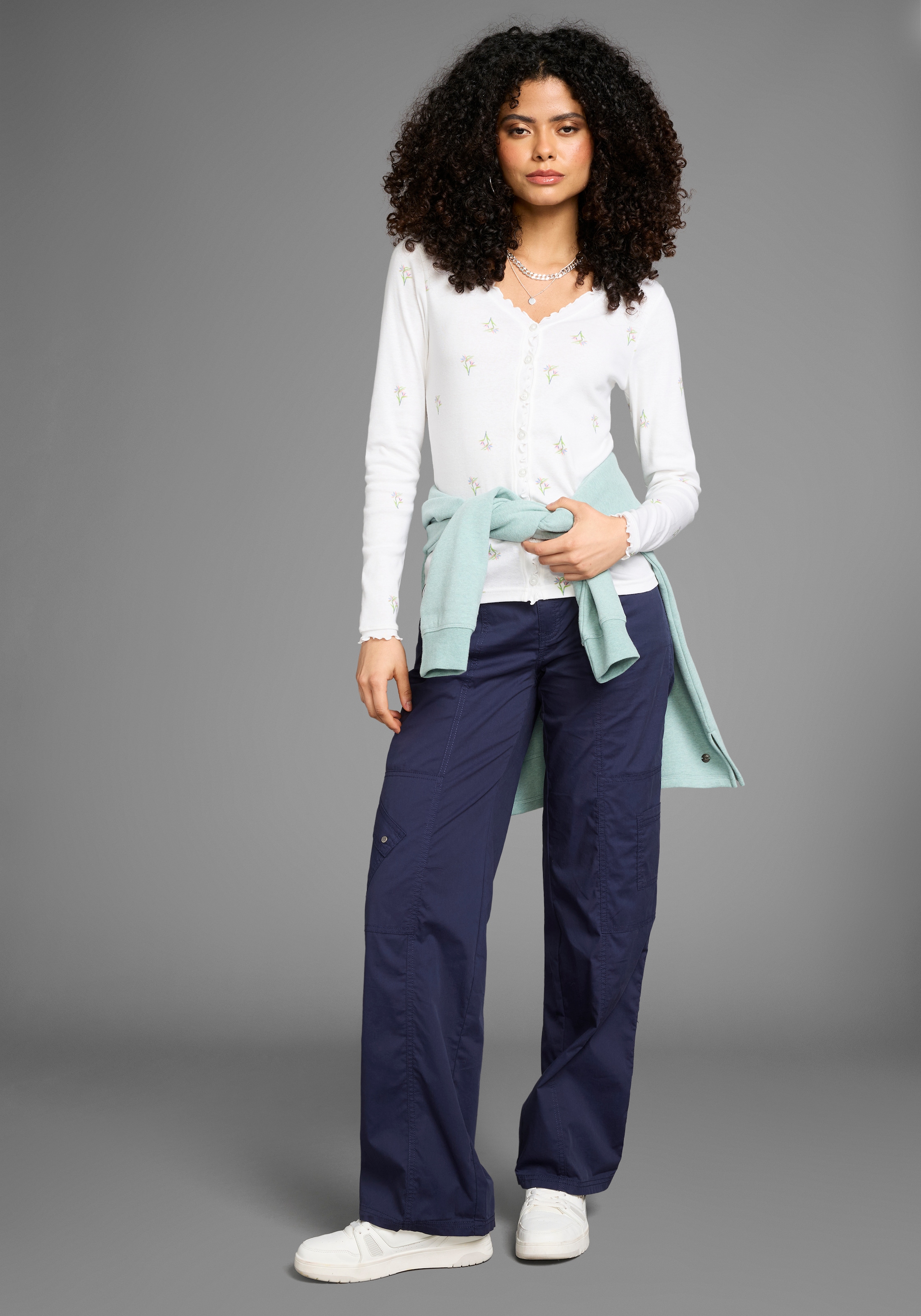 KangaROOS Langarmshirt , mit Blumendruck und Knopfleiste