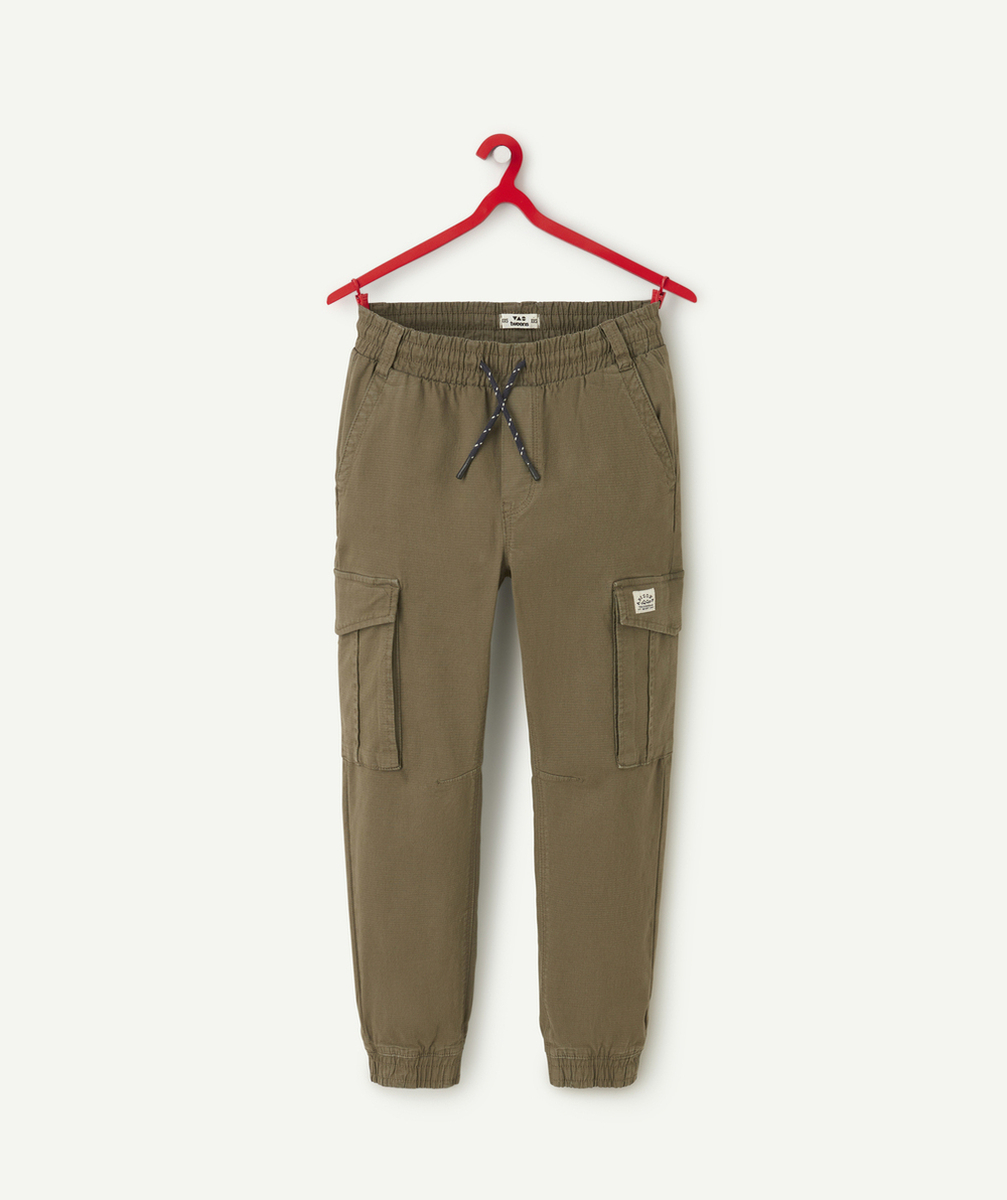 PANTALON CARGO GARÇON KAKI AVEC PATCH BRODÉ