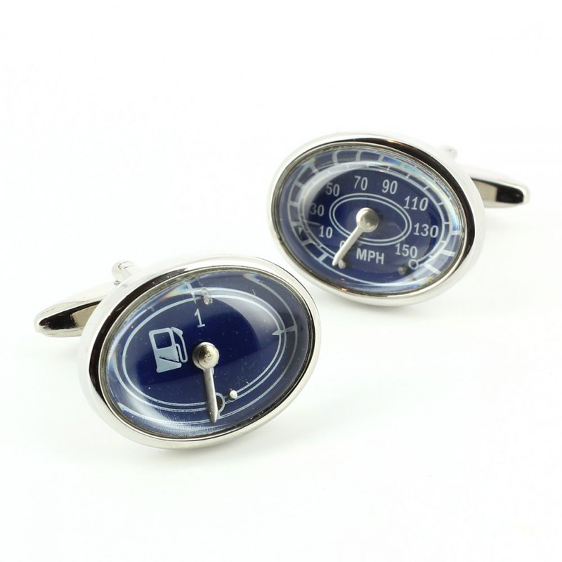 Boutons de manchette, jauge de carburant et compteur