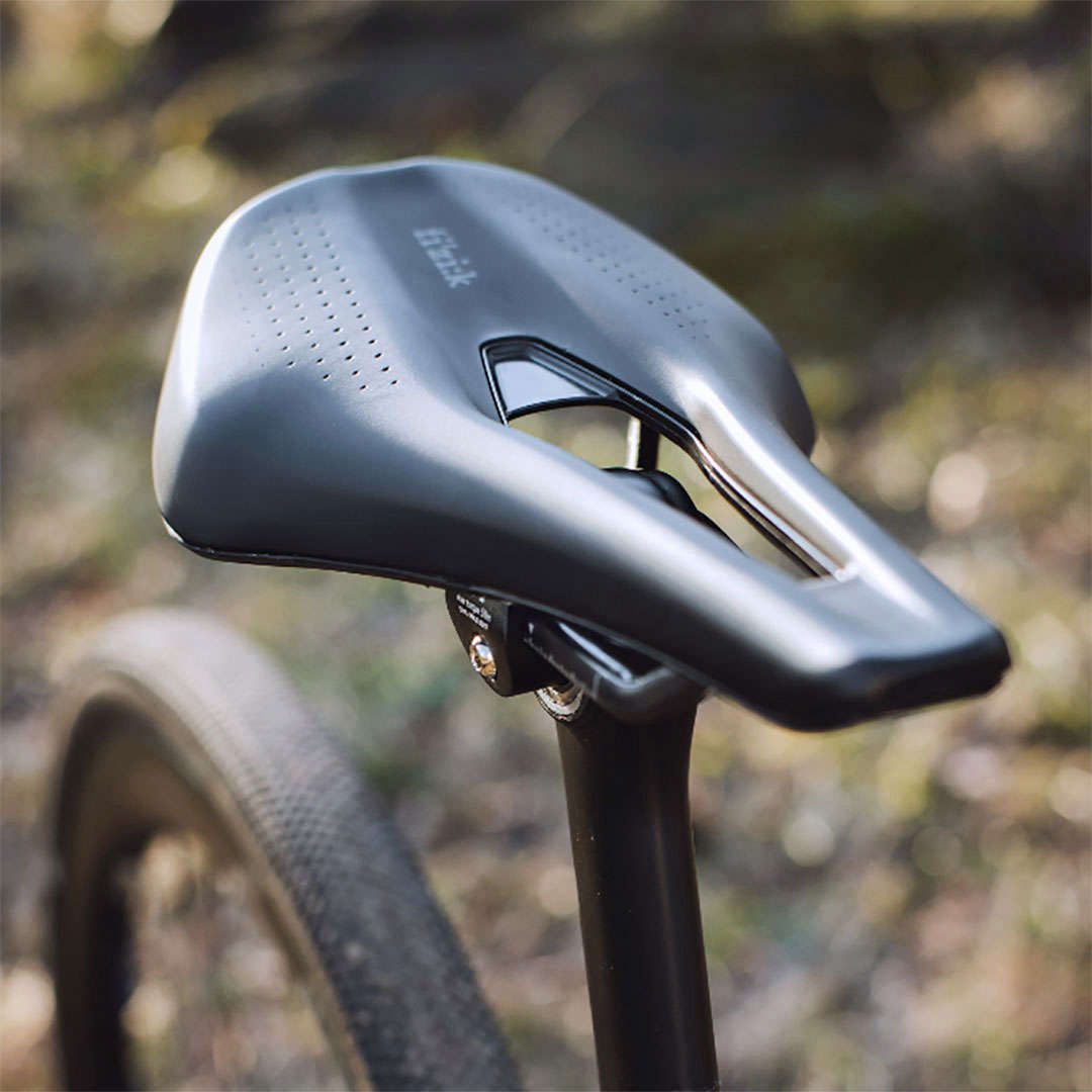Fizik Tempo Argo R1 Zadel Zwart