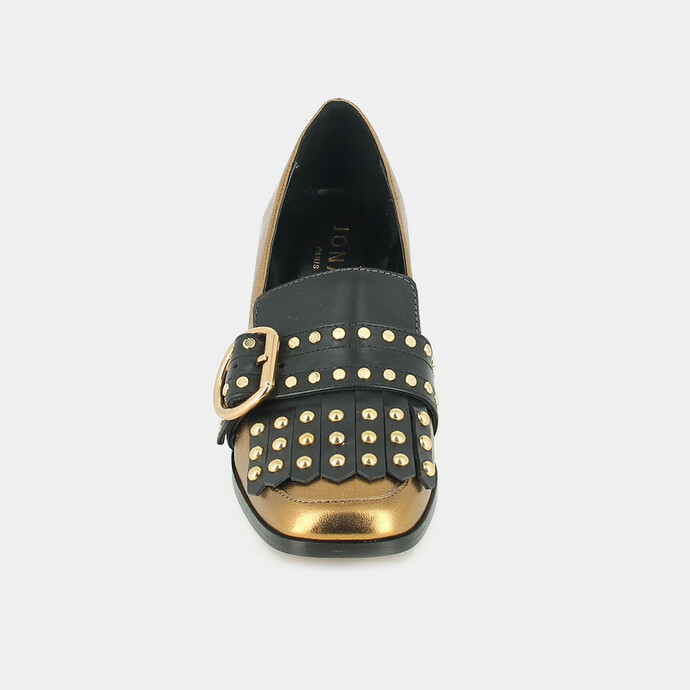 Mocassins à talons et pattes frangées  et cabochons en cuir métallisé or