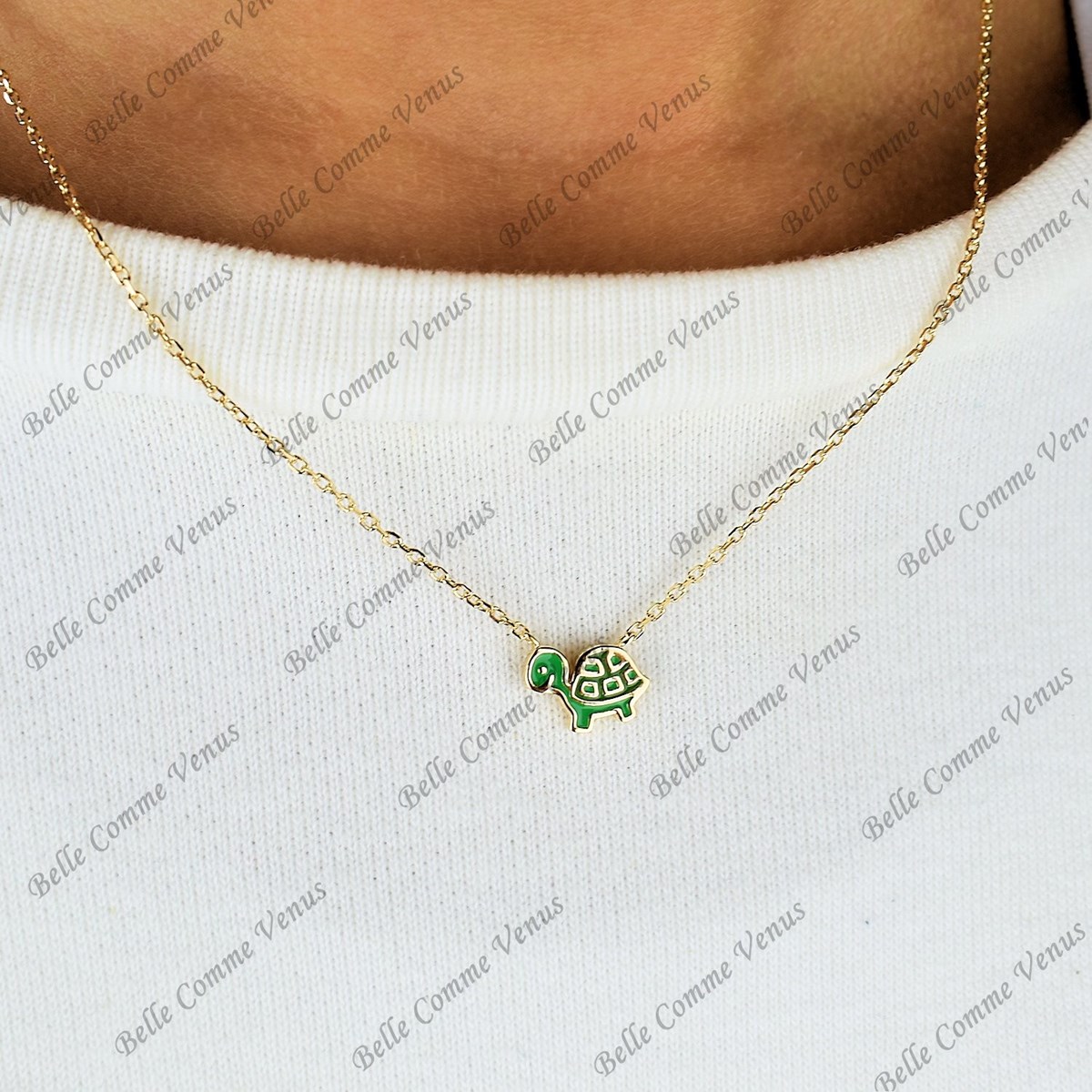 Collier tortue émail coloré vert Plaqué OR 750 3 microns