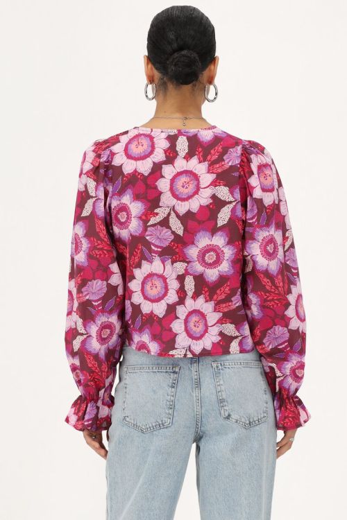 Bruine top met strikjes en roze bloemenprint