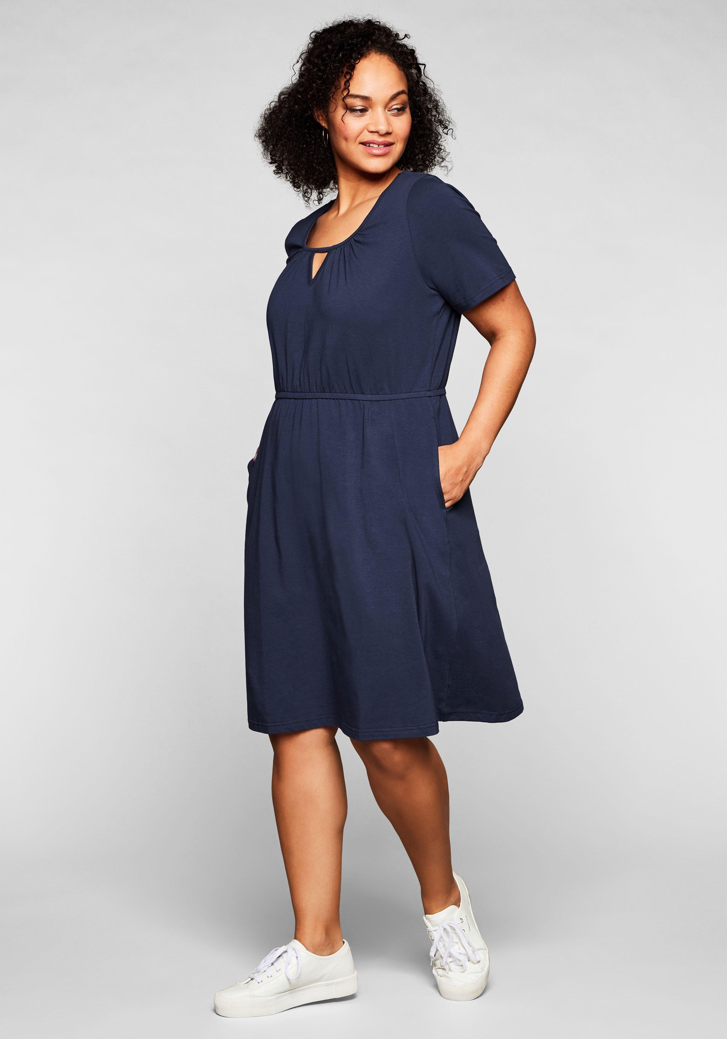 Jerseykleid mit Cut-out am Ausschnitt