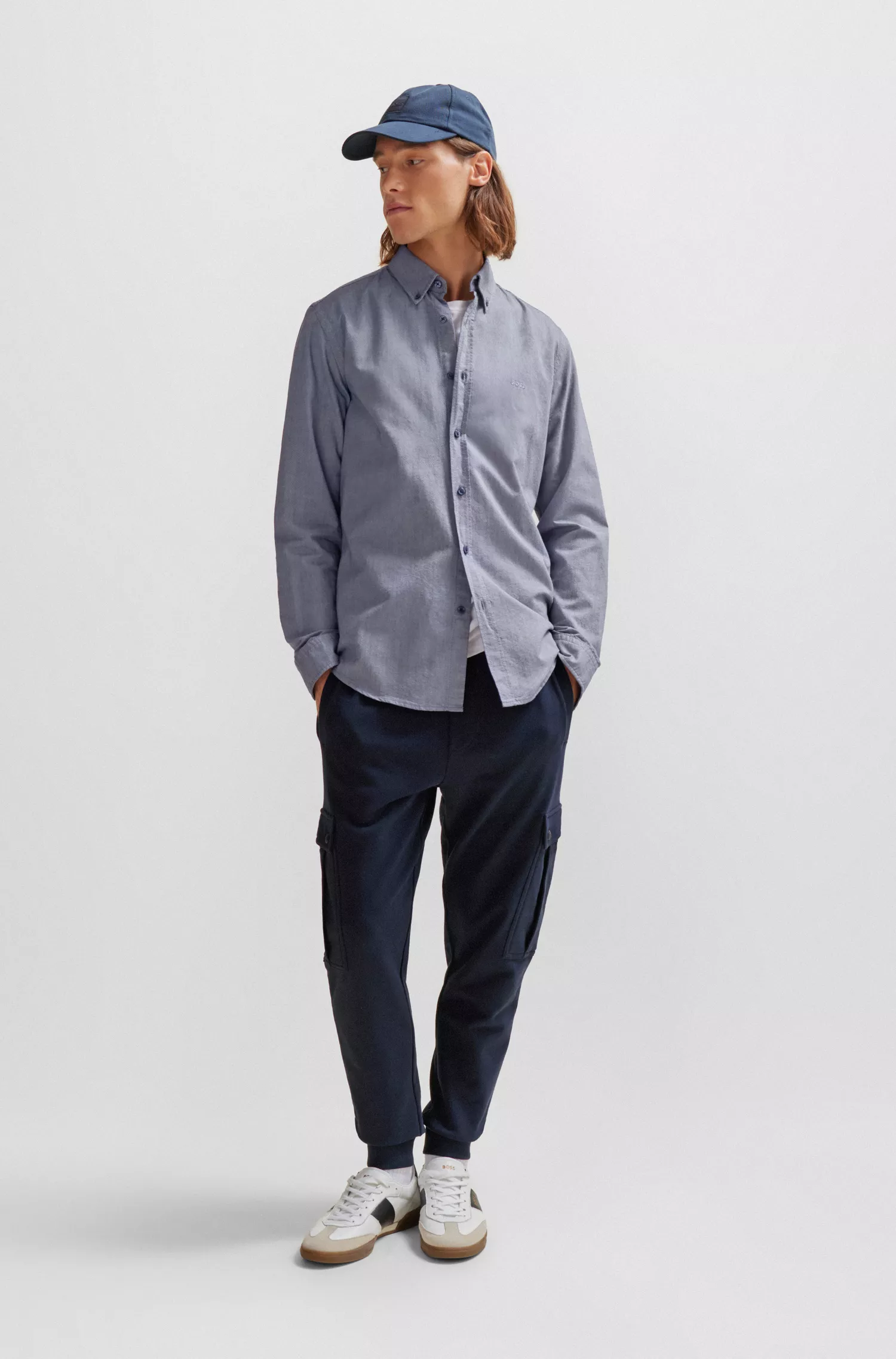 Camisa BOSS laranja, corte regular, em algodão Oxford orgânico.