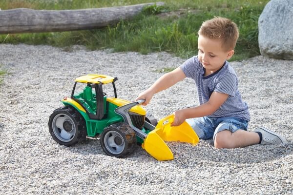 Starke Riesen Traktor m. Frontlader grün