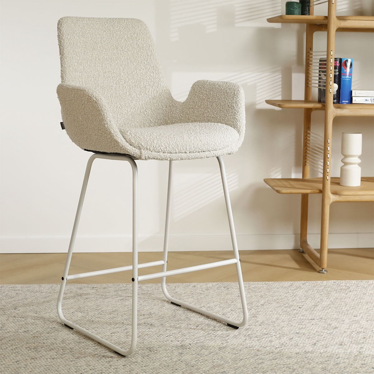 Barkruk Nino-Eef bouclé beige - wit onderstel - 75 cm