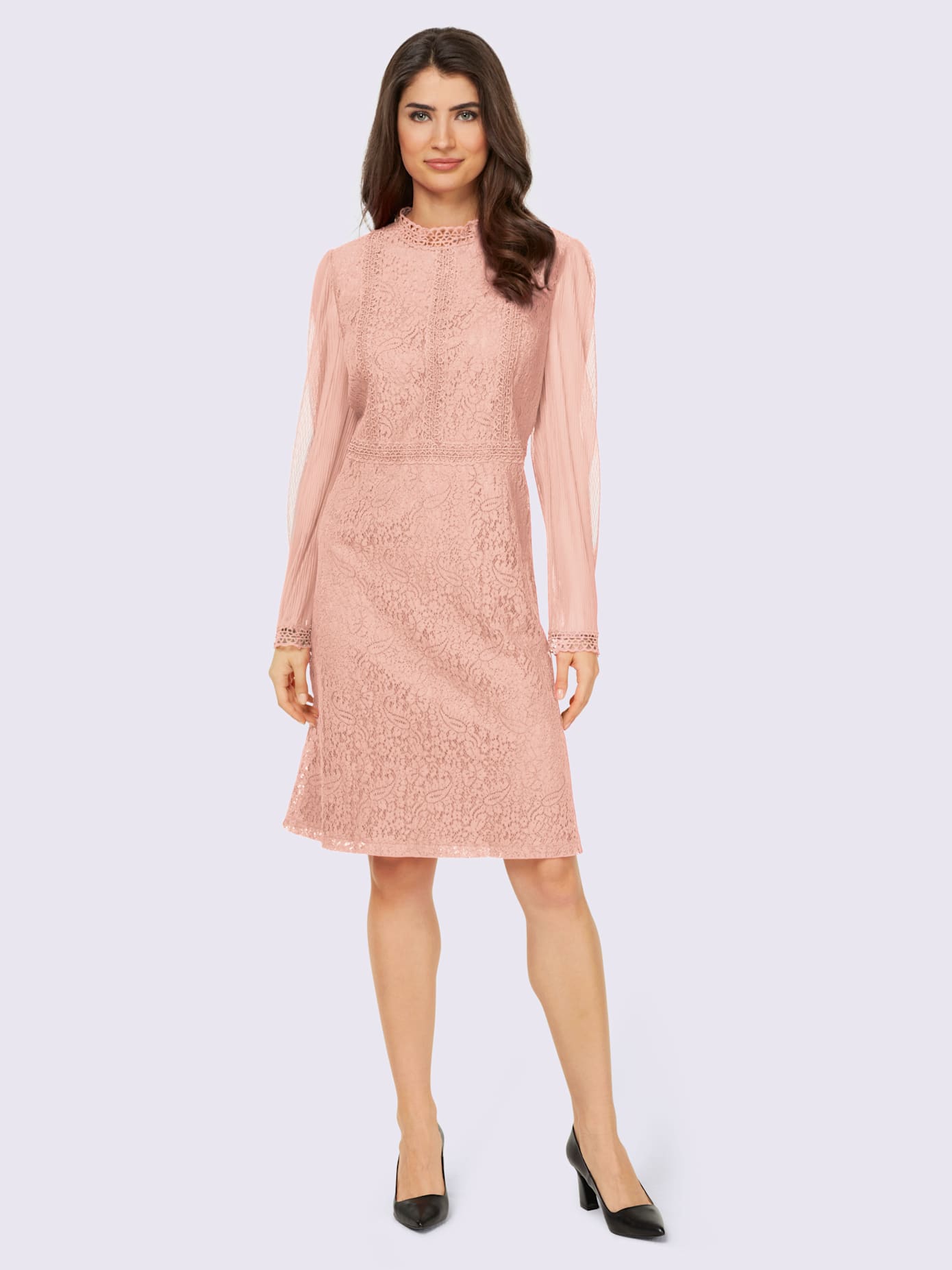 Robe en dentelle manches de qualité plissée