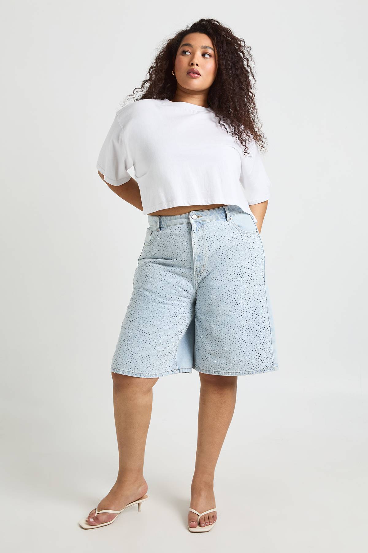 boohoo Short Bermuda En Jean Brodé Grande Taille