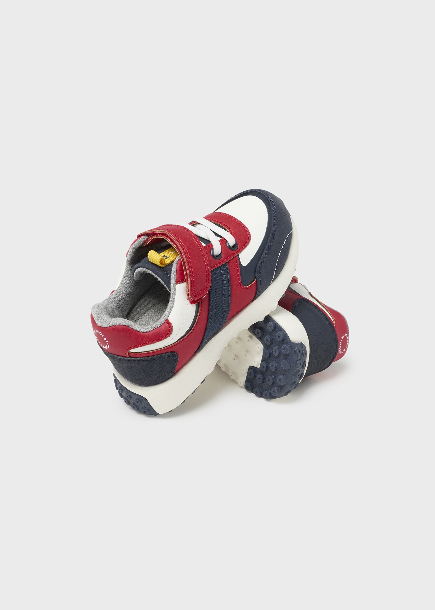 Conjunto esportivo infantil multicolorido
