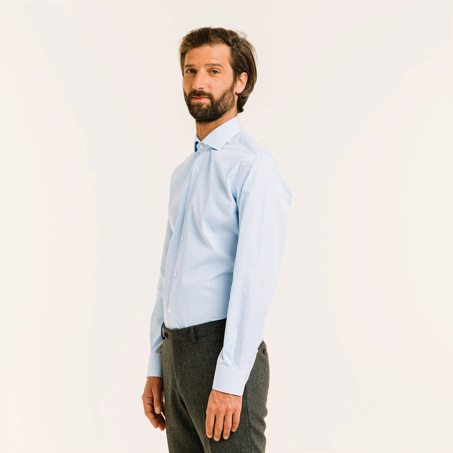 Fitted shirt in double-twisted poplin with fine blue stripes