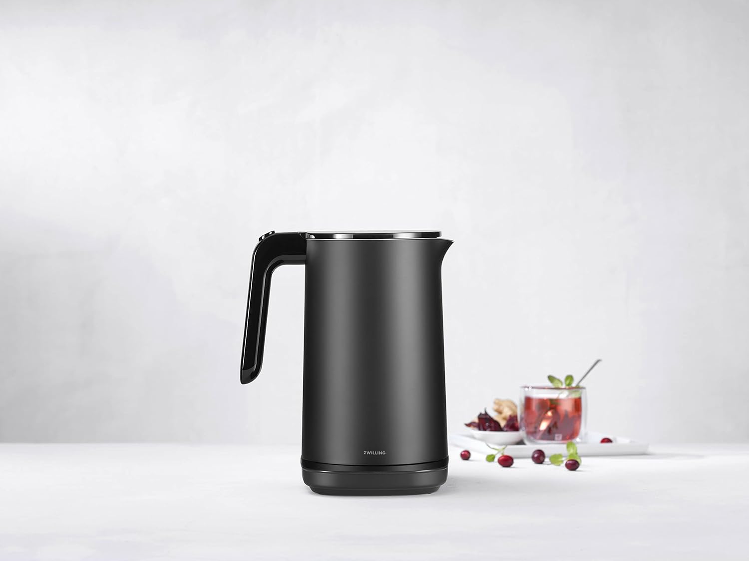 ZWILLING ENFINIGY Wasserkocher Pro mit Temperatureinstellung, Edelstahl-Kalkfilter, Kabellos, 1,5 Liter, Schwarz