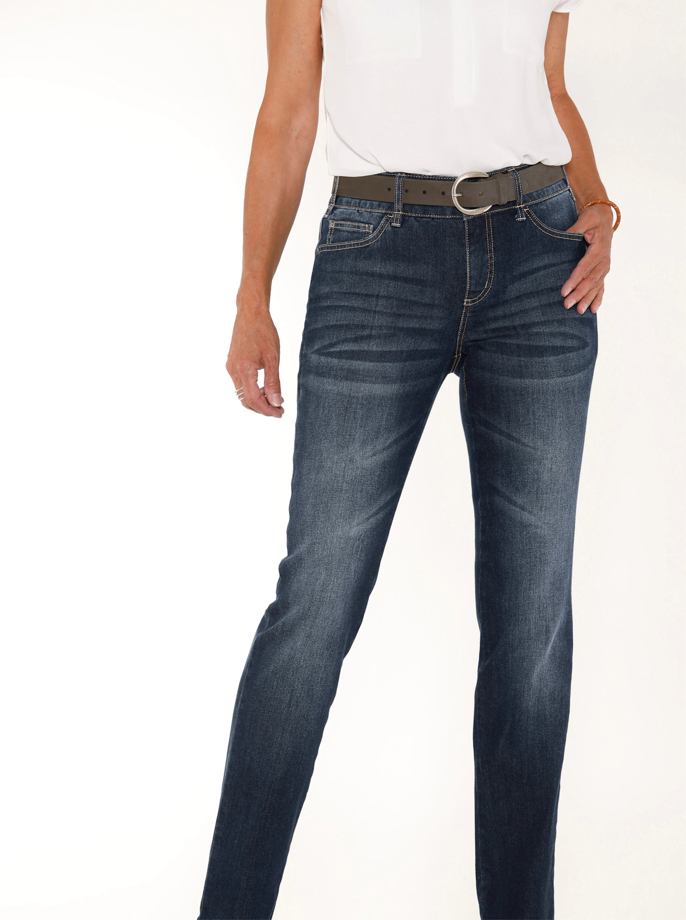 Jeans in dark blue