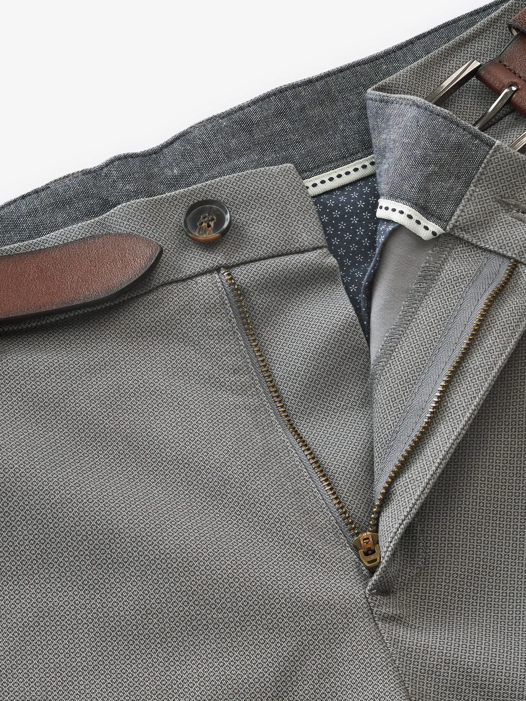 Grijs - Slim Fit - Zachte chino met print en riem