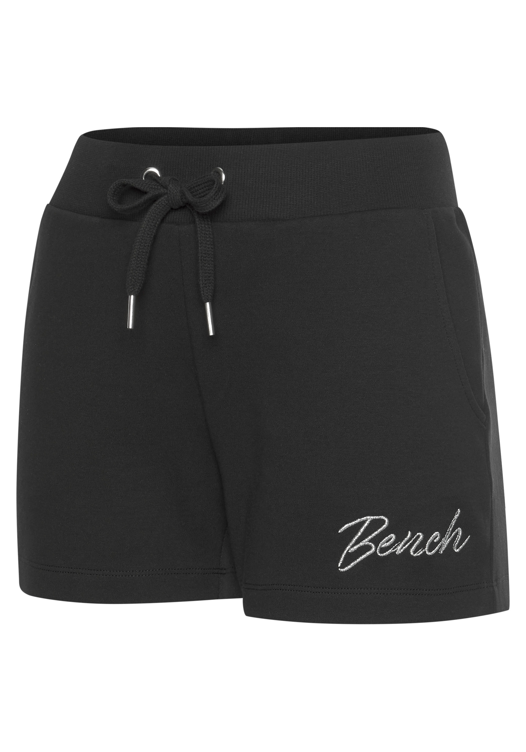 Bench. Loungewear Relaxshorts  mit kleiner glänzenden Logostickerei, Loungeanzug