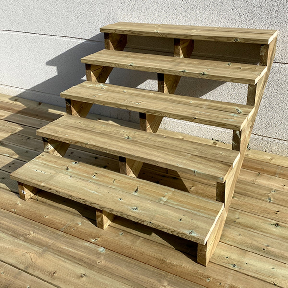 Buitentrap, tuintrap, terrastrap, hout, 88 cm hoog, 5 treden, 120 cm breed, ZONDER stootborden