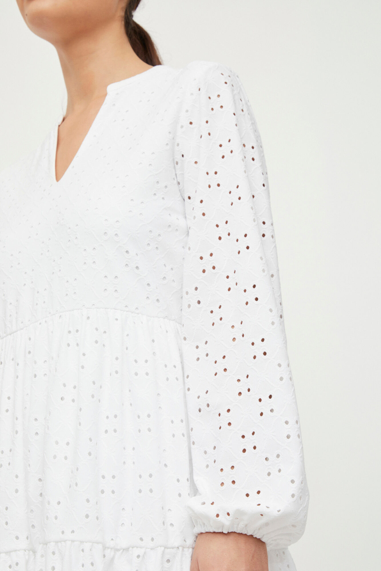 Vestido curto bordado - Branco