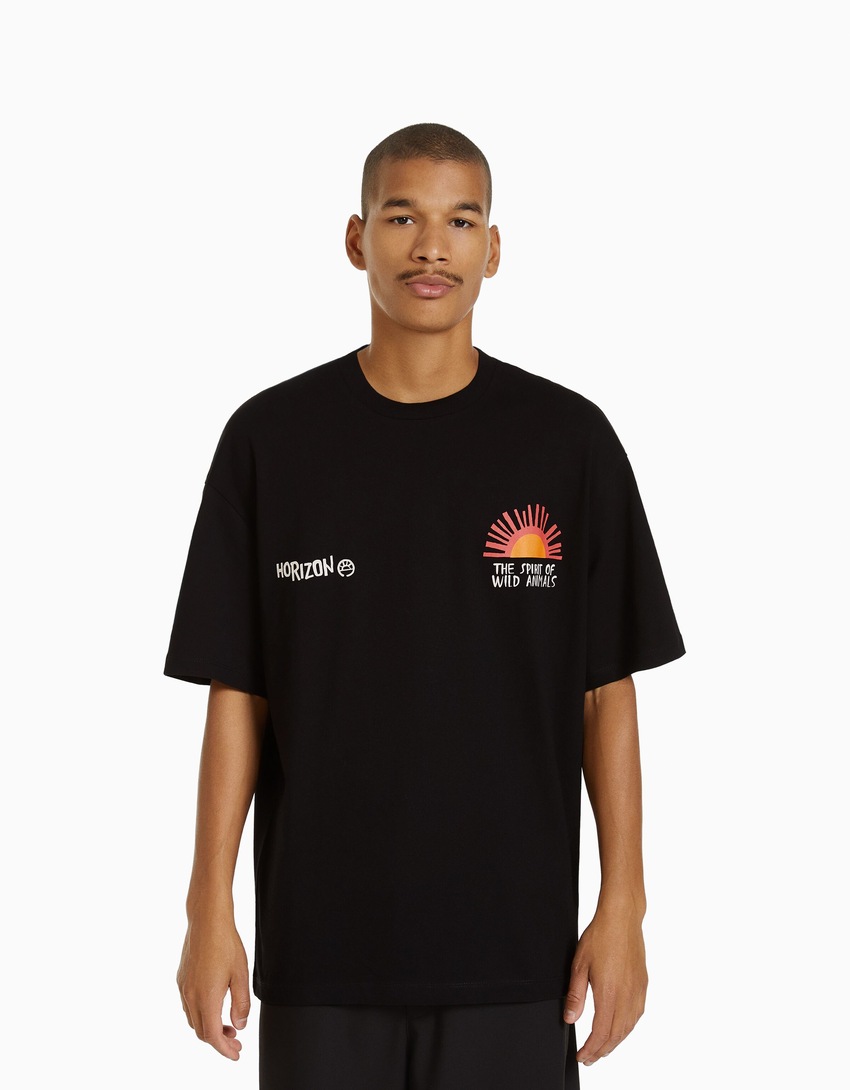 Camiseta de manga curta com estampa e modelagem quadrada