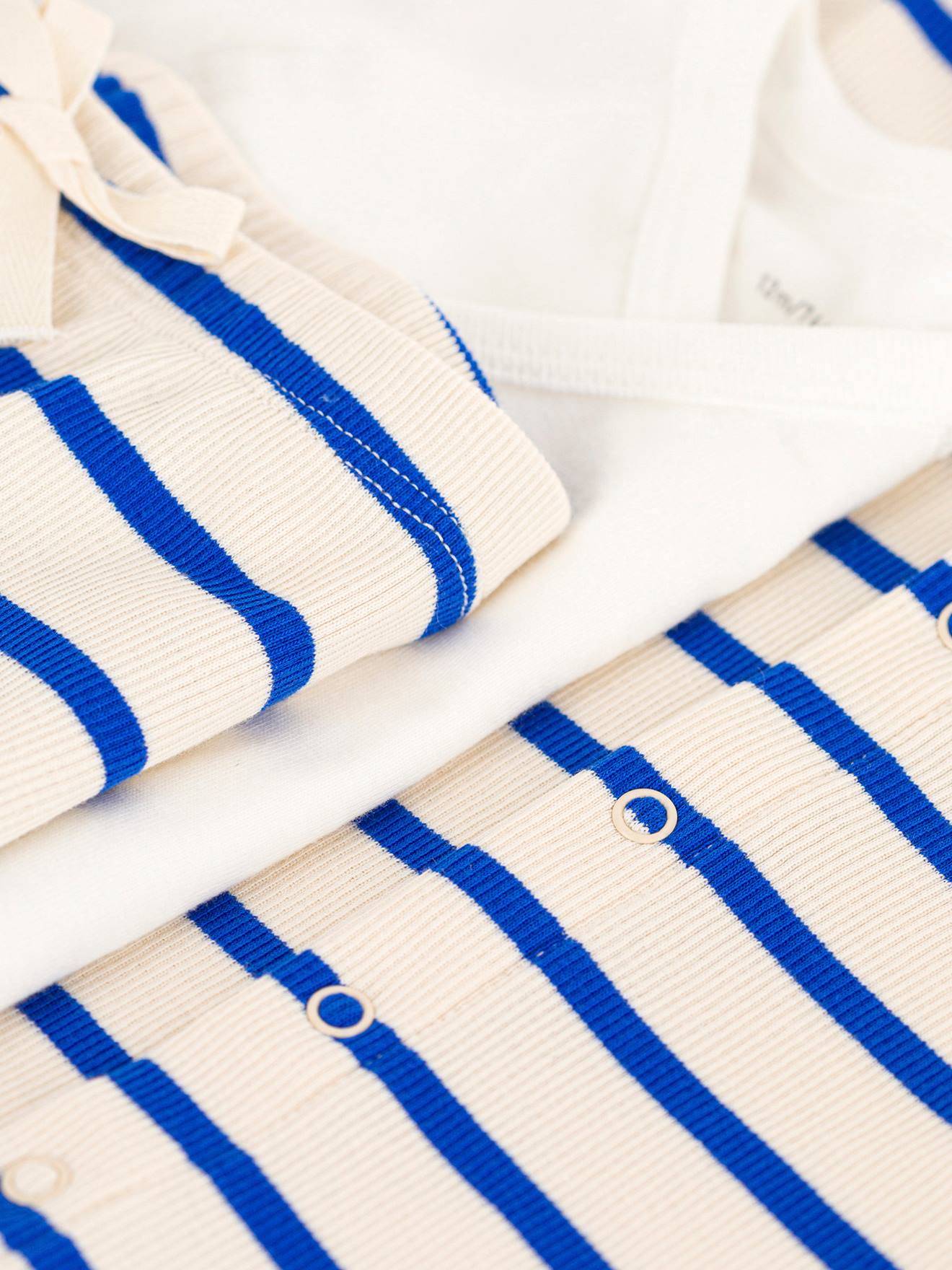 Conjunto PETIT BATEAU bege de 3 peças em algodão orgânico para recém-nascido