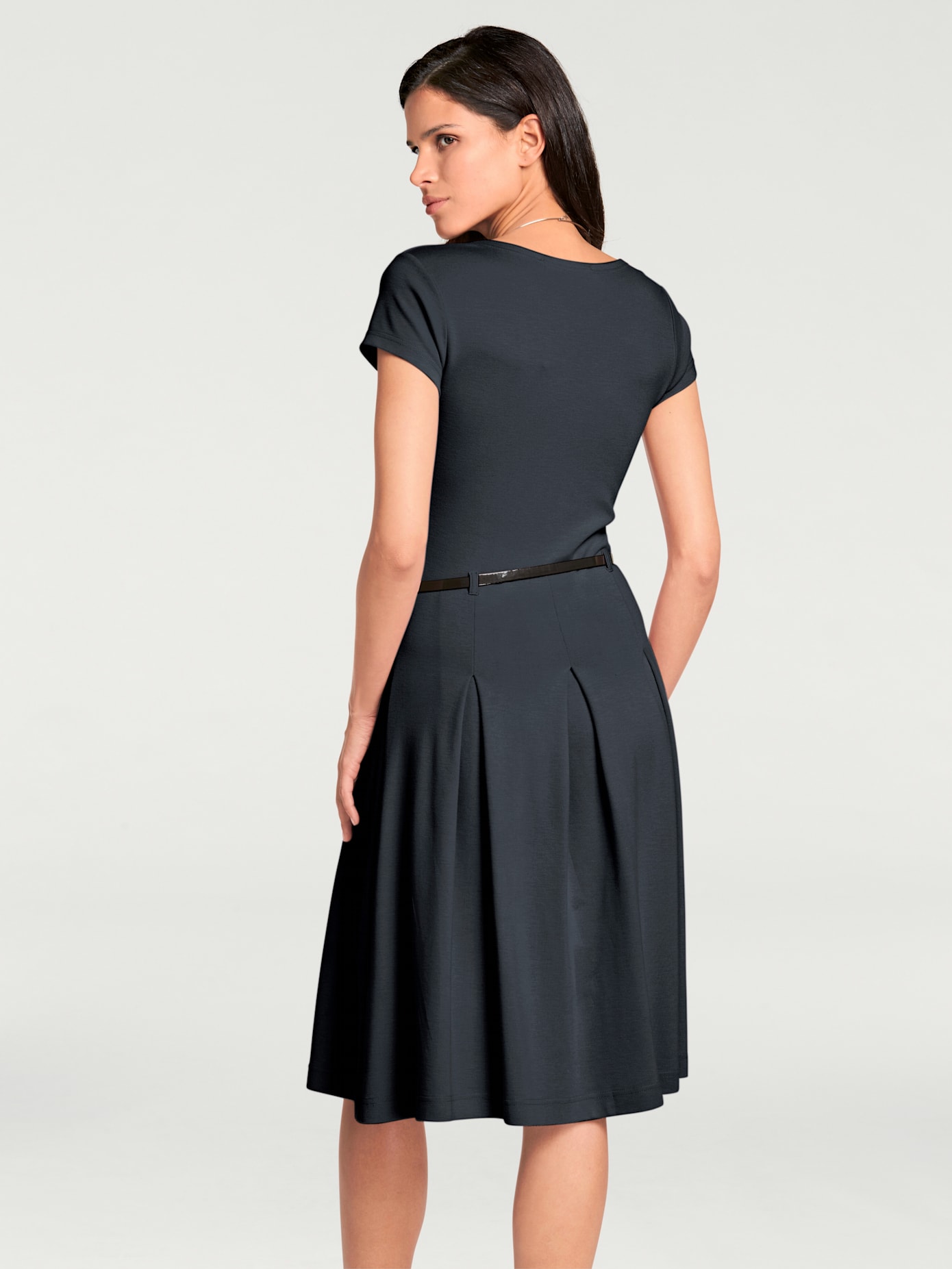 Robe en jersey look féminin avec ceinture