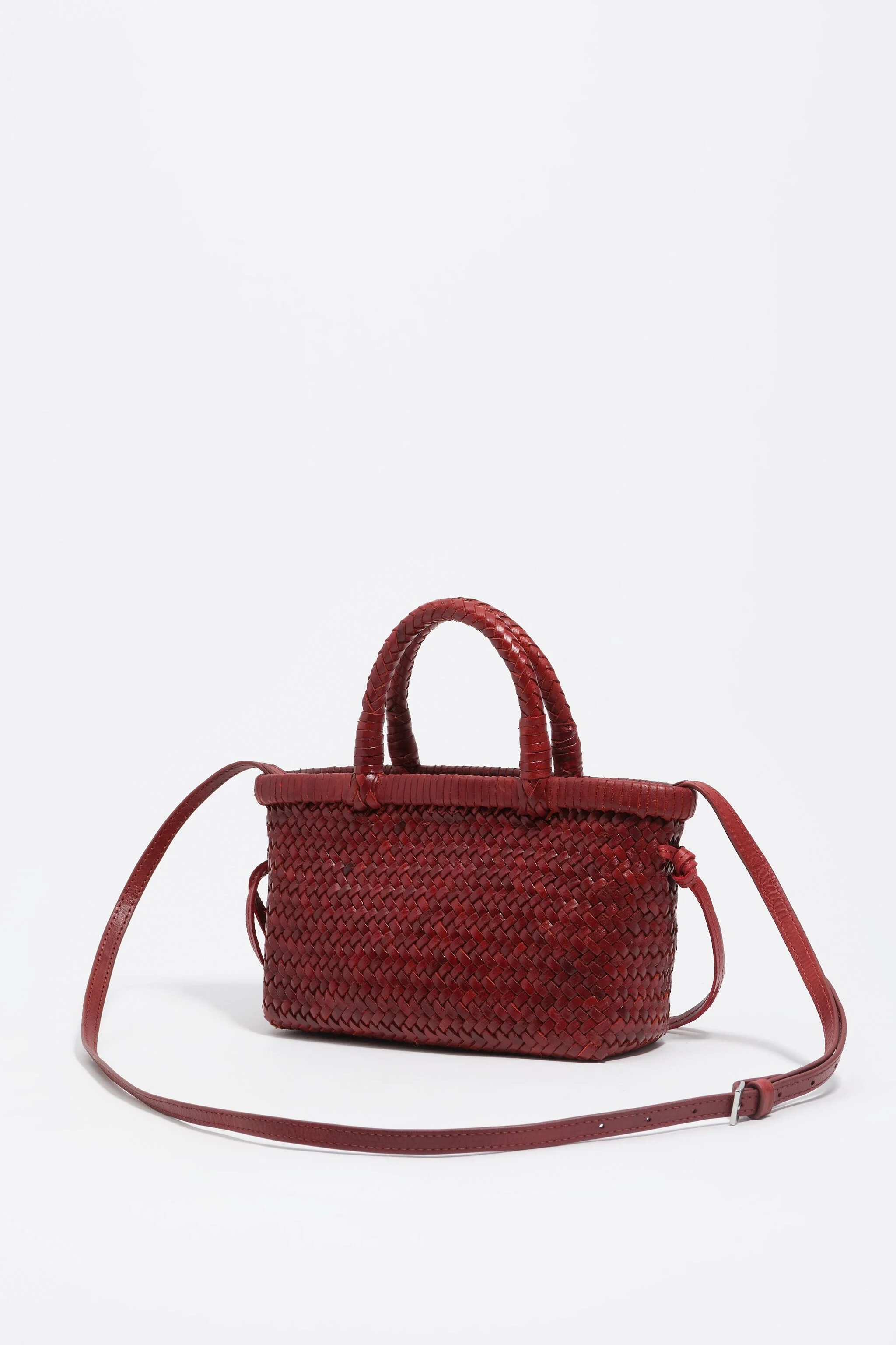 Bolsa pequena de couro trançado vermelho escuro