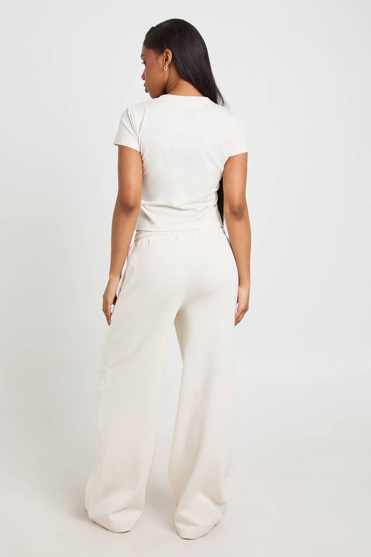 boohoo Ensemble Survêtement Haut Ajusté À Manches Courtes Et Jogging Jambe Droite