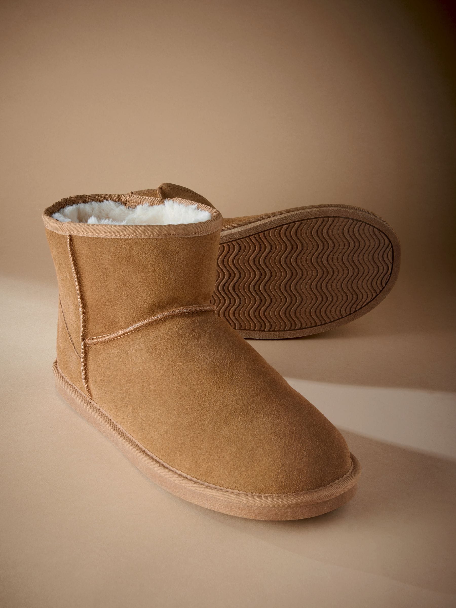 Lichtbruin - Signature Suede Slipper Boots with Faux Fur Lining