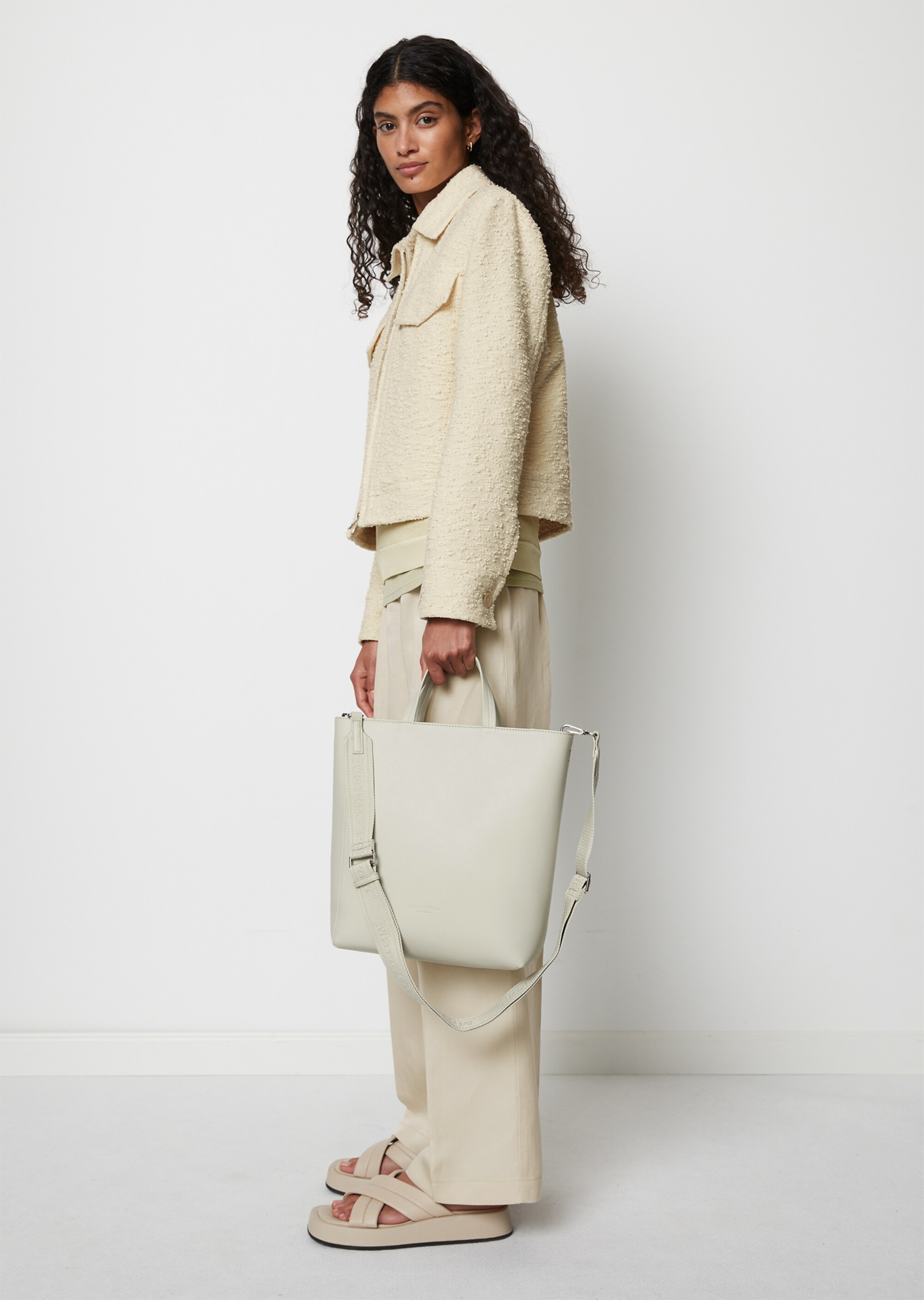 Shopper medium aus einer Lederalternative aus recyceltem Polyester