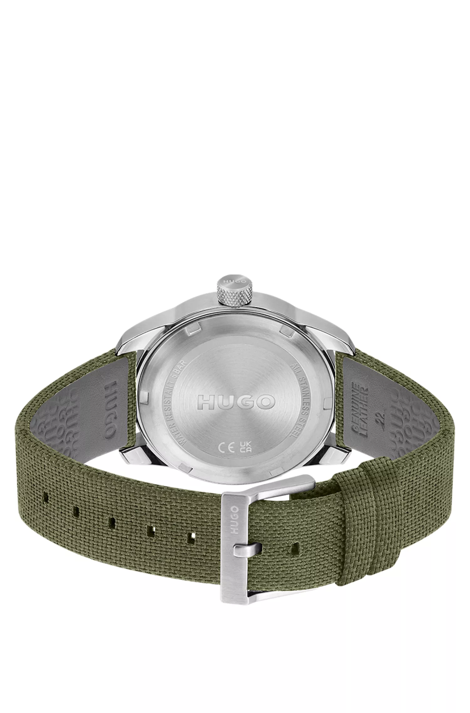 Relógio HUGO com mostrador vermelho e cinza e pulseira de tecido verde.