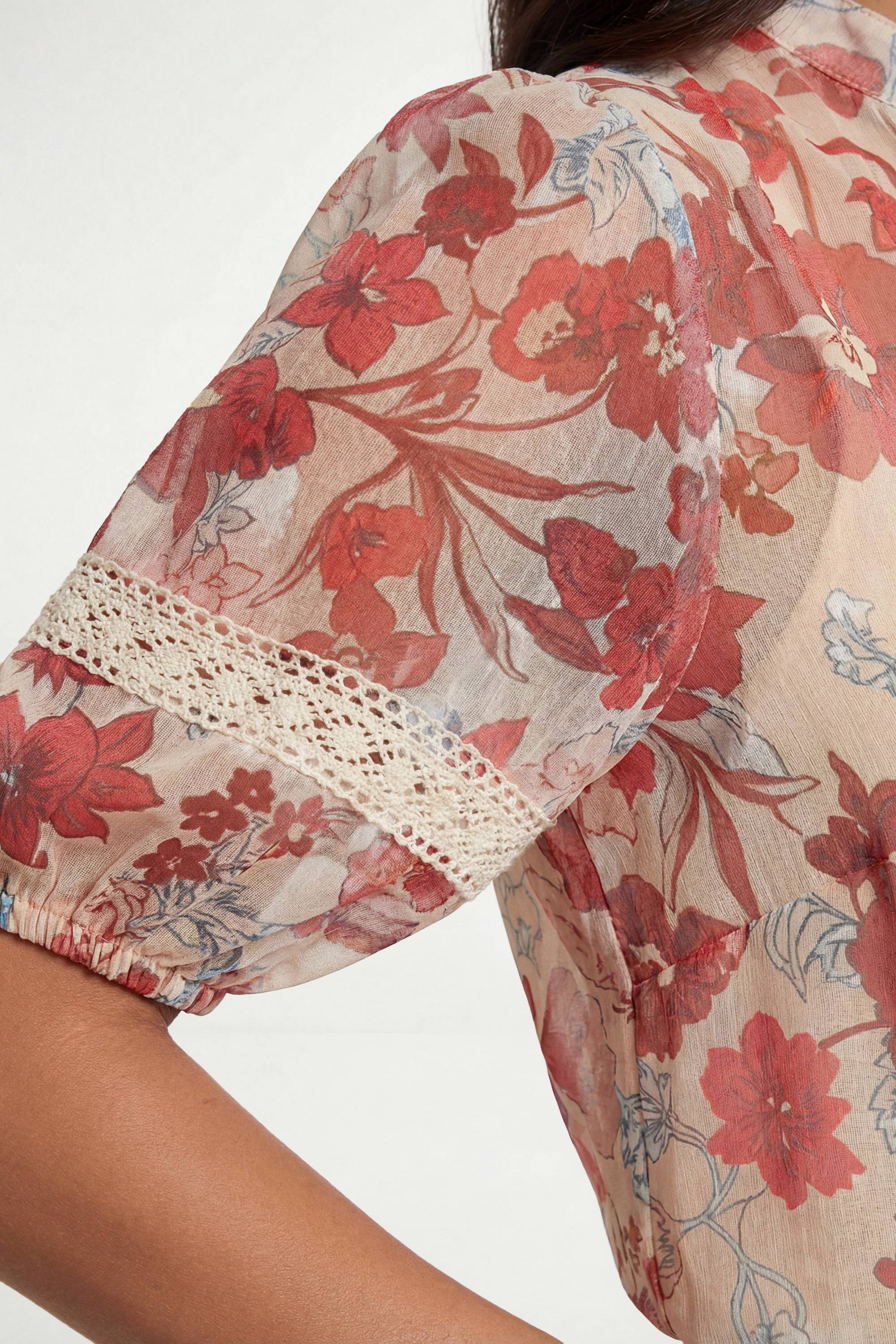 Wallis Chemise À Manches Courtes Avec Détails En Dentelle Et Organza Fleuri