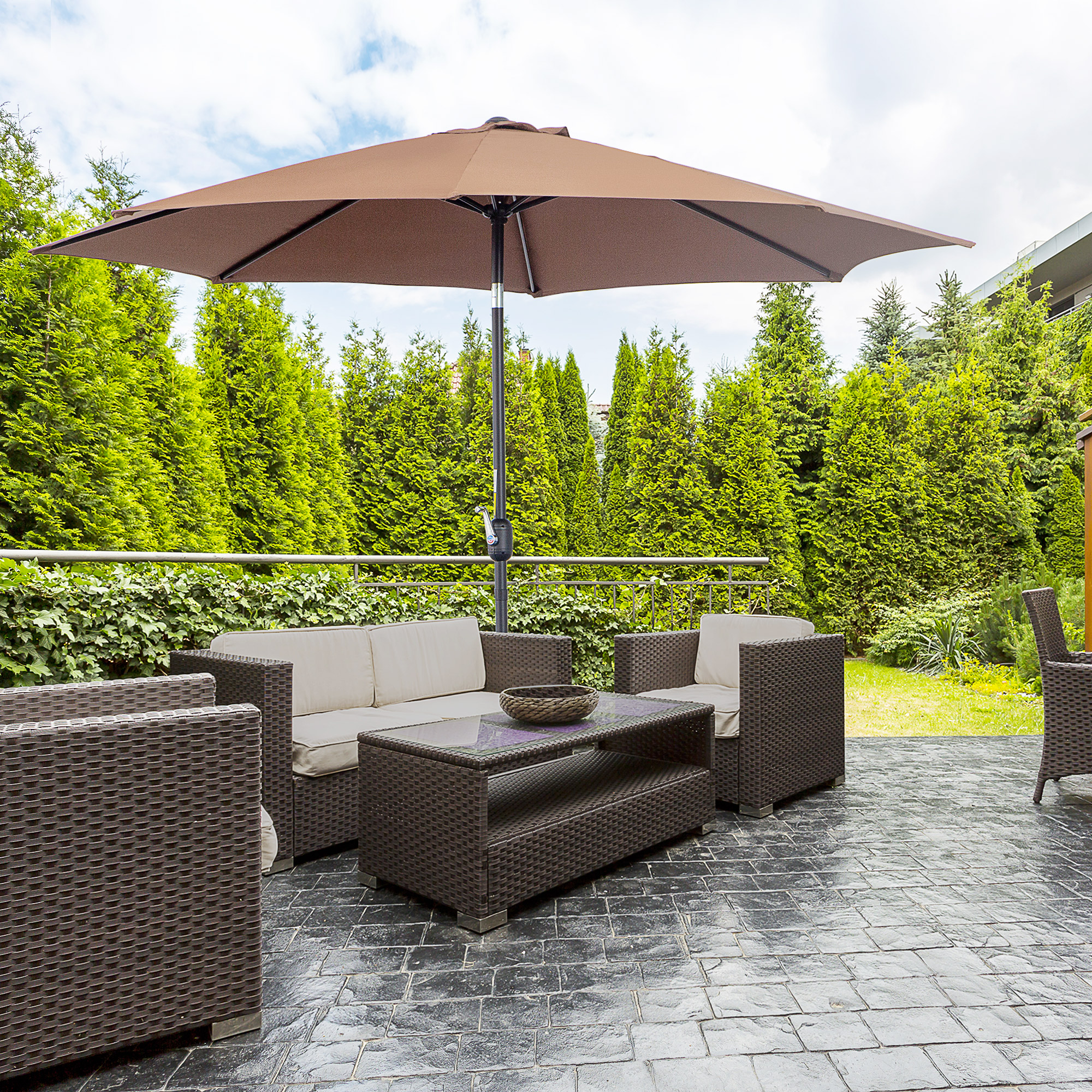 Guarda-sol de jardim Outsunny Ø295x250 cm com manivela, guarda-sol externo com mecanismo de inclinação e mastro de metal removível para terraço, piscina, pátio e café.