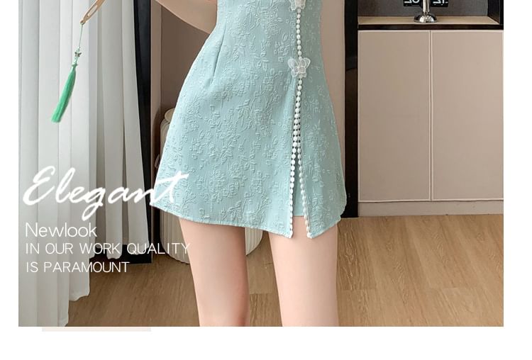 Odestra - Traditionele Chinese set: korte mouwen, bloemenjacquard, vlinderaccent, split, mini-A-lijn qipao + shorts met hoge taille
