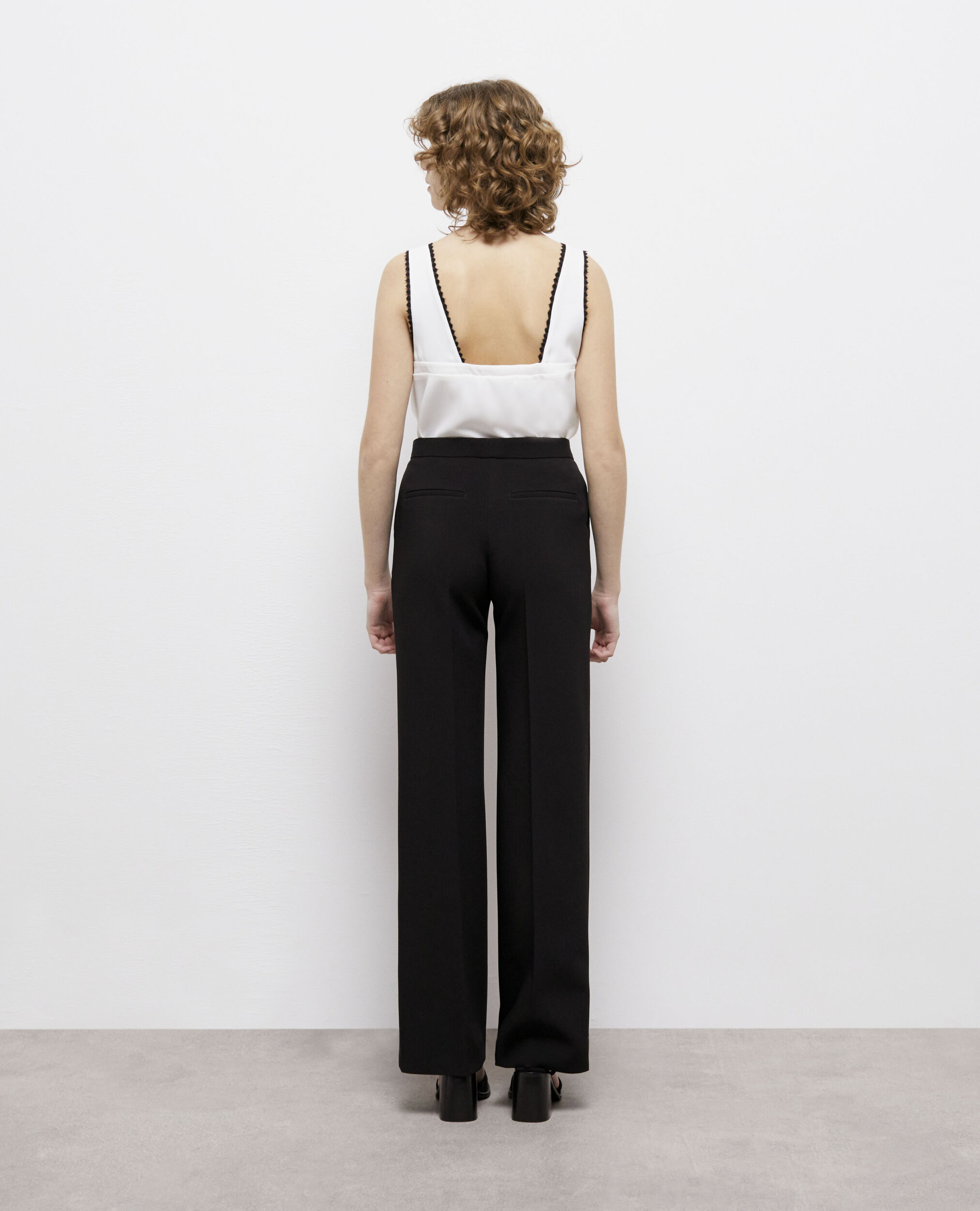 Pantalon tailleur noir en crêpe