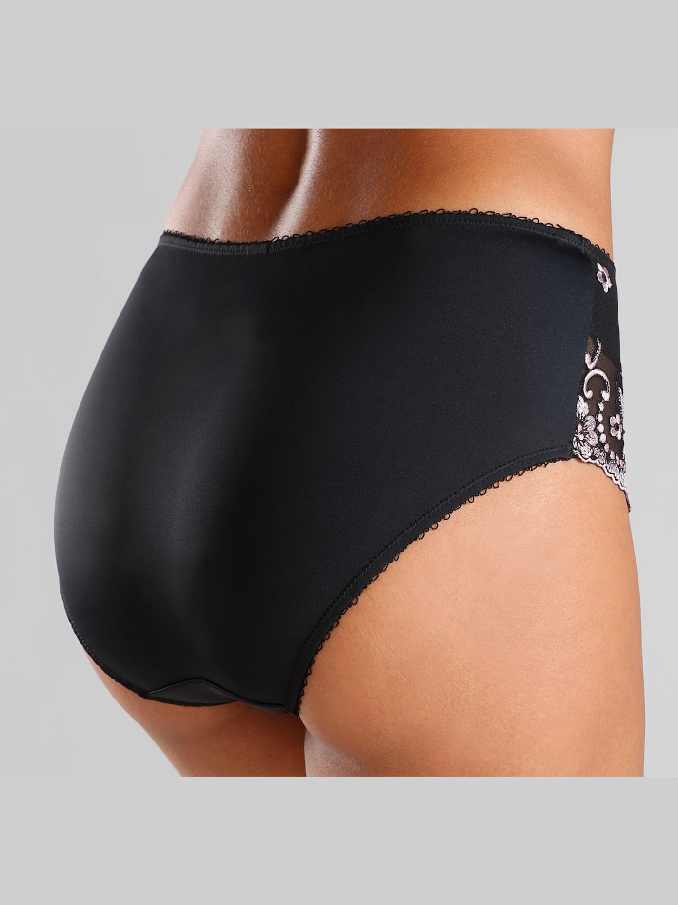 Slip avec dentelle brodée