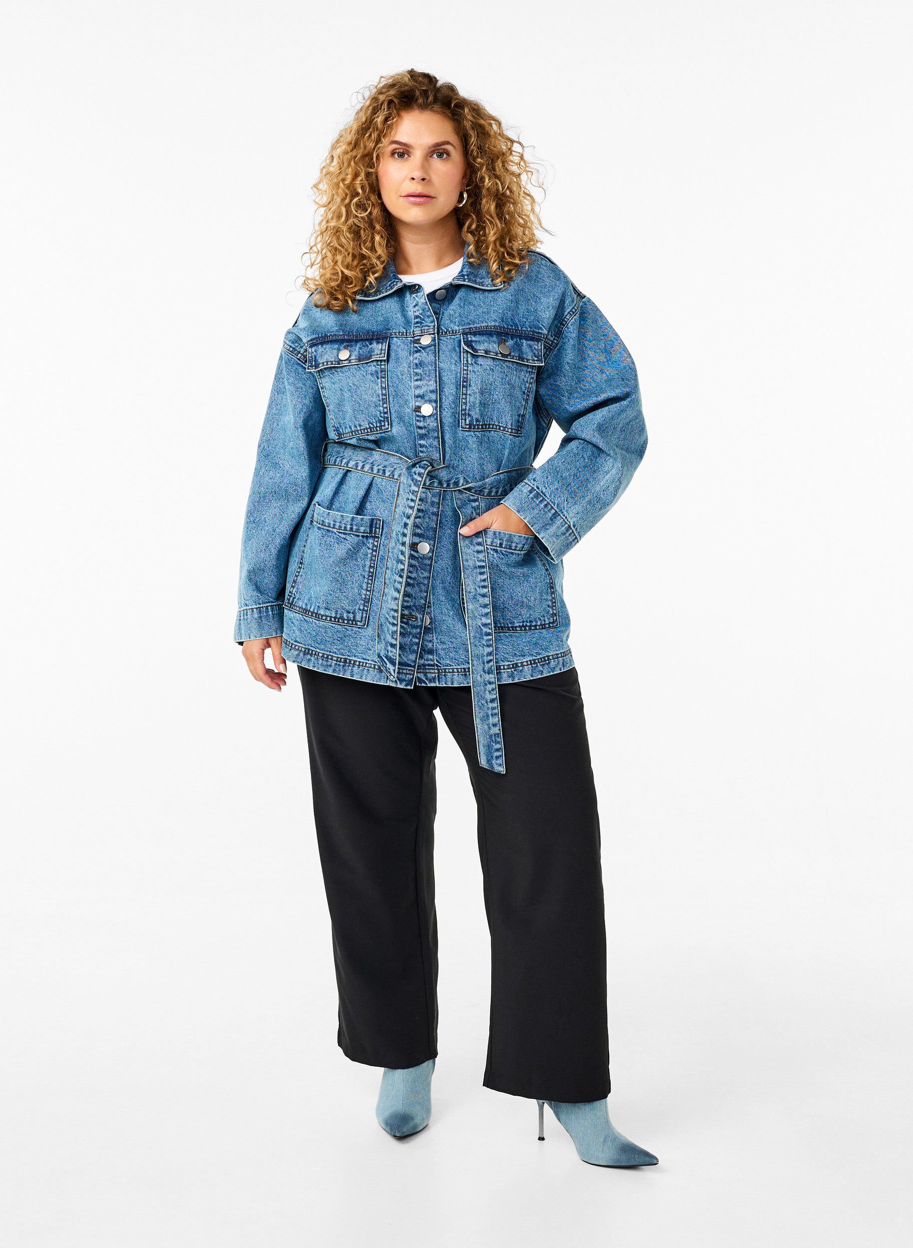 Denimjakke med bindebælte