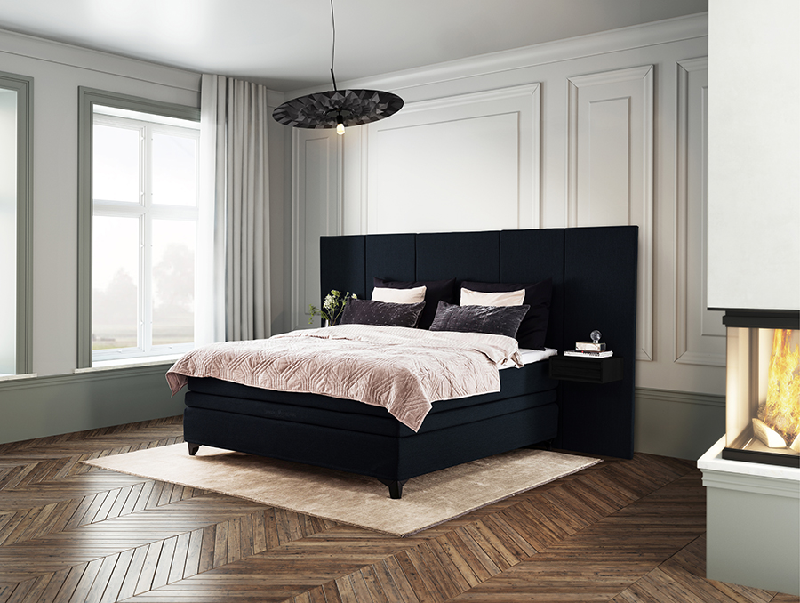 Majestic Crown kontinentalseng Tekstil 020/021 mørk blå. 210x210 cm med Majestic overmadrass og Exact funksjon. Medium/Medium. Eicon ben sort. Uten hodegavl
