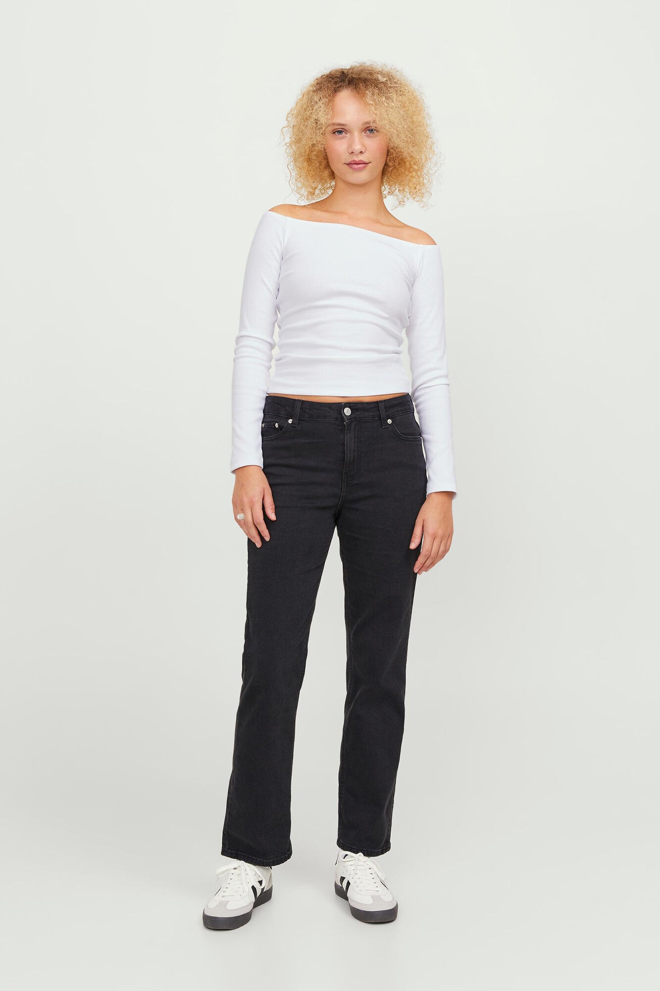 Blusa de manga comprida com decote canoa