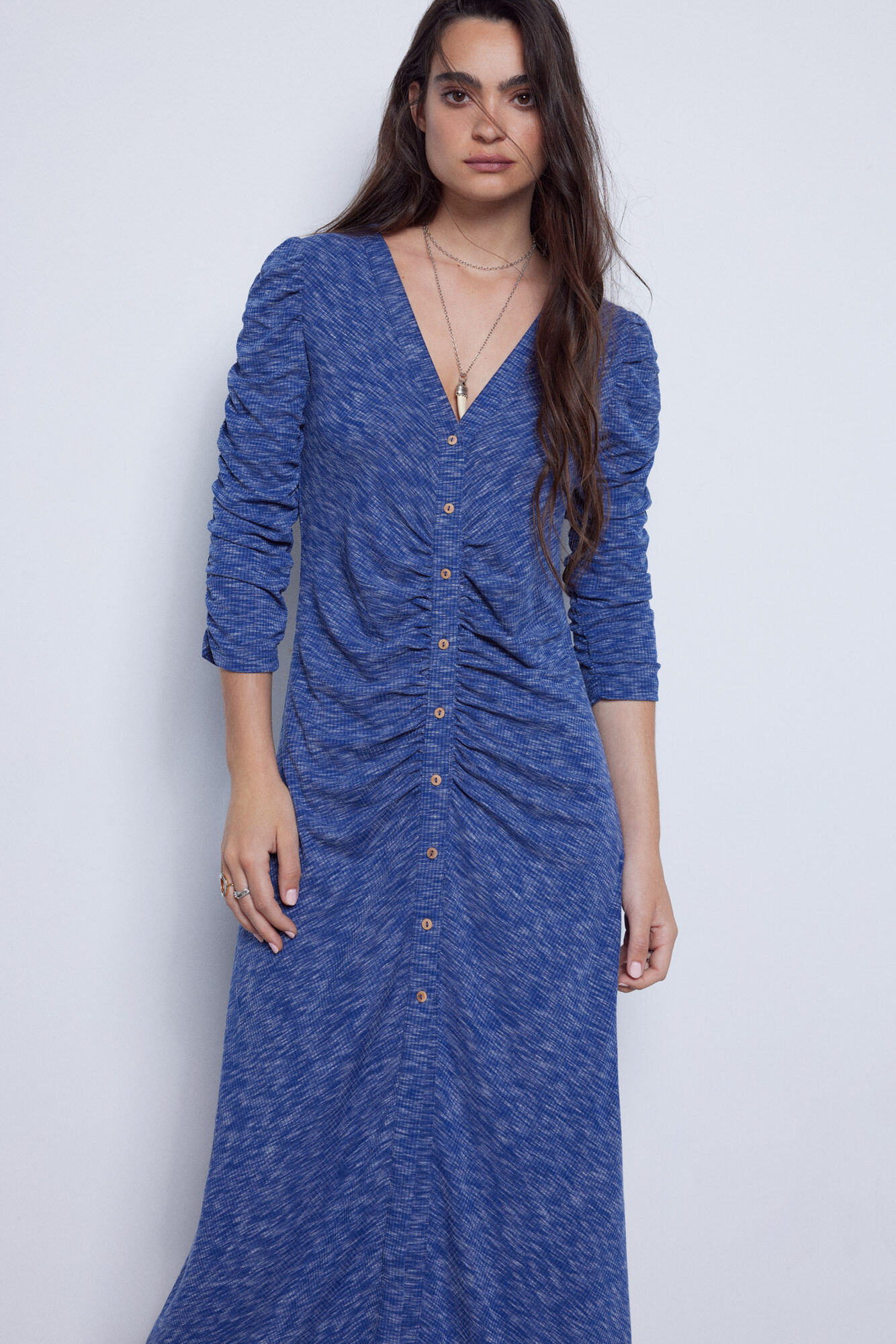 Vestido midi de tricô.